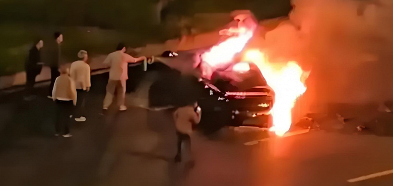 Поэтому Китай и хочет запретить электрические дверные ручки: расследование показало, что смертельное ДТП с участием электромобиля Xiaomi произошло из-за отказа кнопок открытия